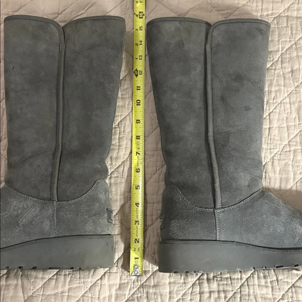 UGG Kara Treadlite Gray Suede Boots. Water Resistant. Wear up or cuffed. Sz 9. - Picture 7 of 13